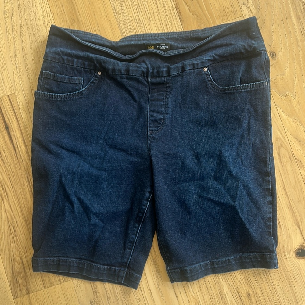 Lee mud-rise Bermuda shorts 16